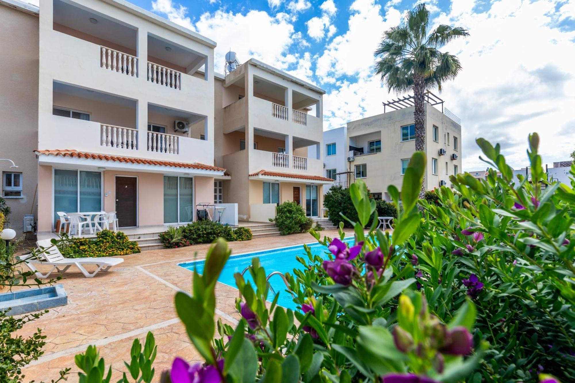 Beautiful 2 Bed Apartment With Great Views In Paphos Exterior foto