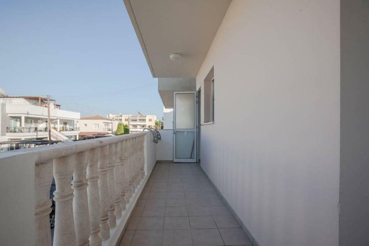 Beautiful 2 Bed Apartment With Great Views In Paphos Exterior foto